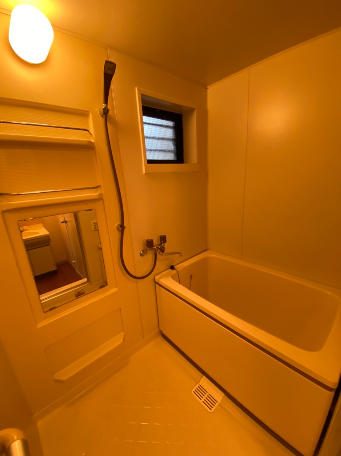 バス・シャワールーム　同建物別号室