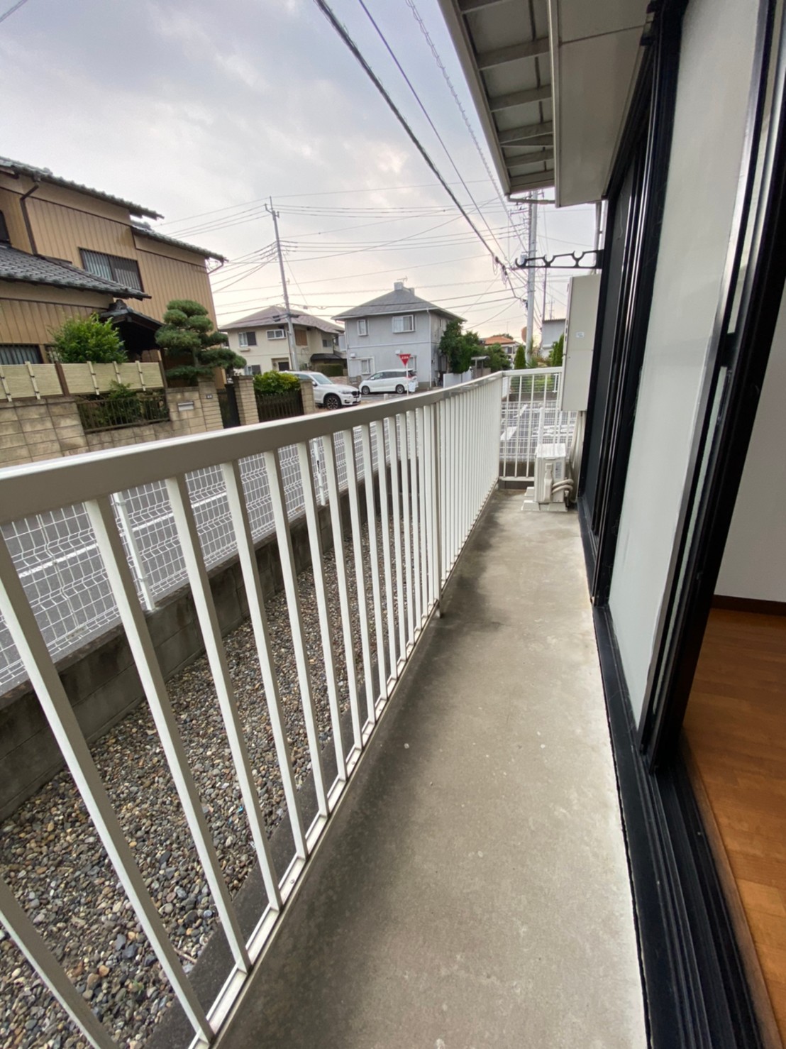 バルコニー　同建物別号室