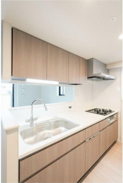 キッチン　収納豊富な広々とした三口コンロキッチン♪