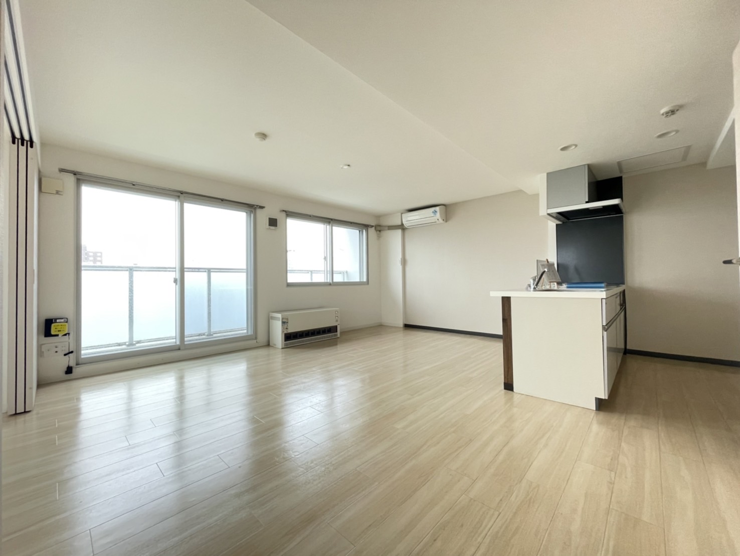 居室・リビング　※他号室のお写真です