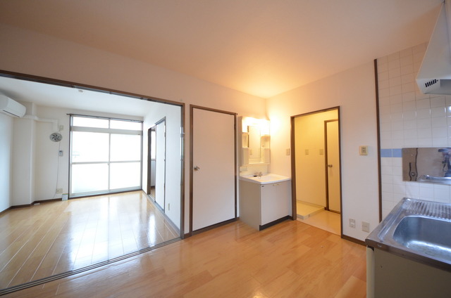 居室・リビング　★大きな窓が、リビングを明るくしてくれます★