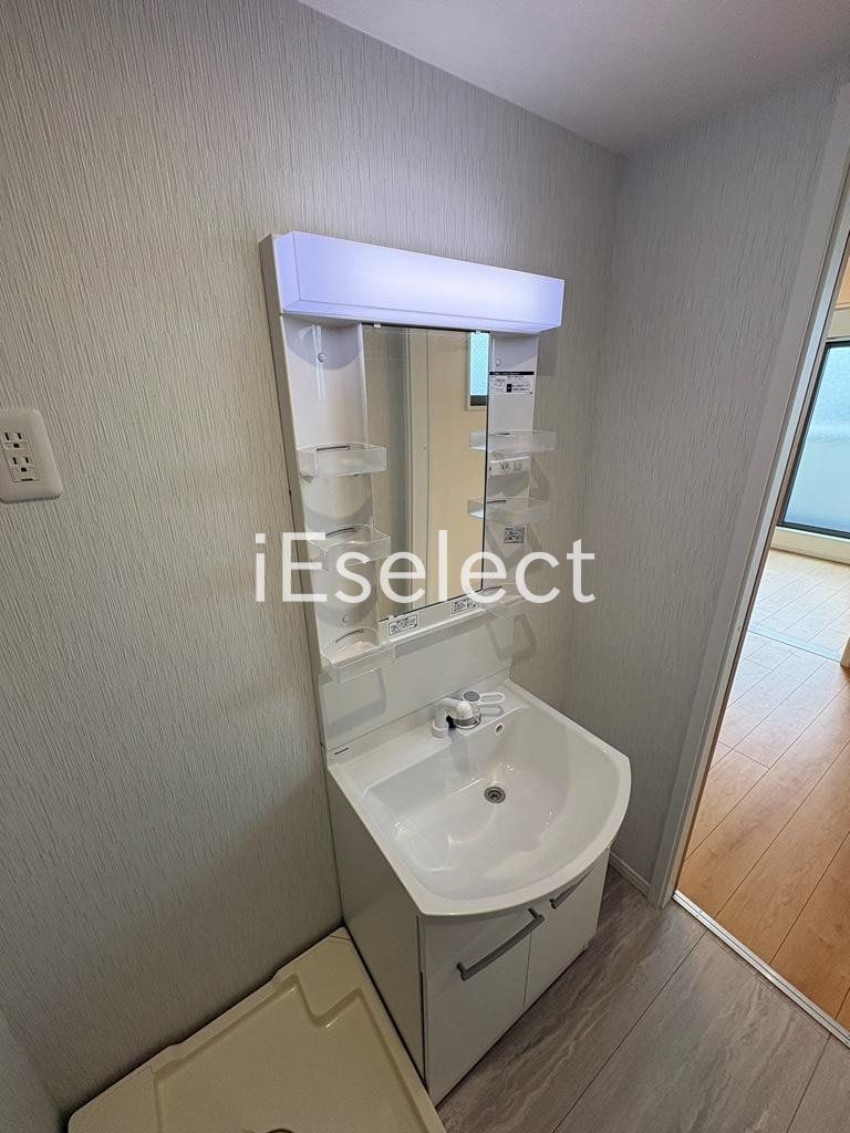 洗面設備　朝の忙しい時間に便利な洗髪化粧台！