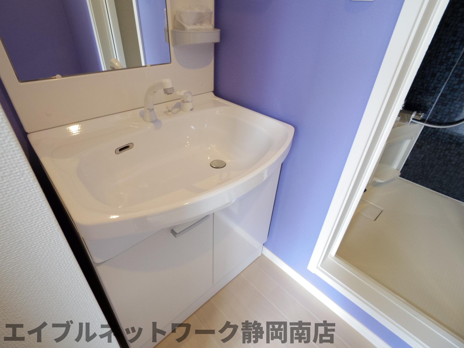 洗面設備　シャワー付き独立洗面台