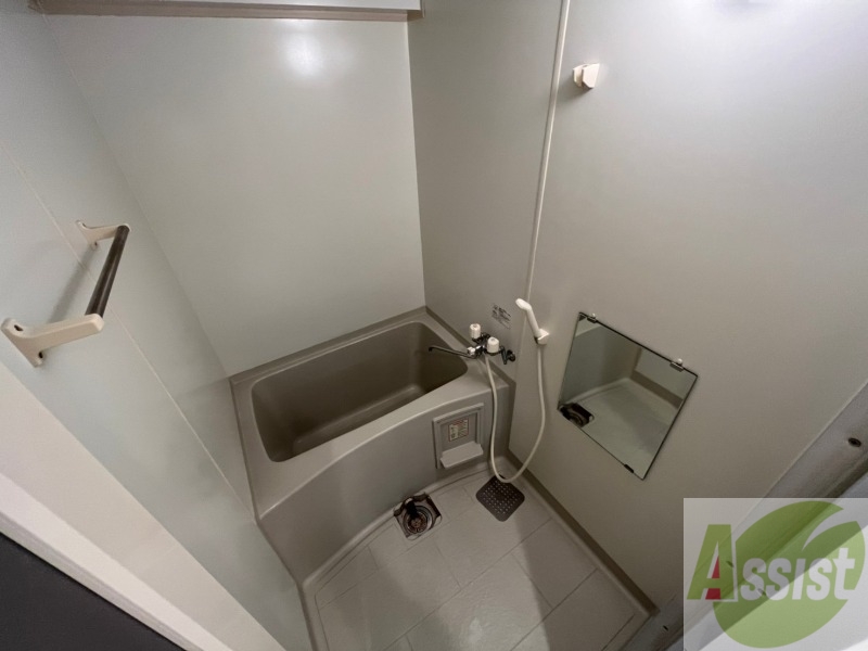 バス・シャワールーム　お風呂になります。一日の疲れを癒してくださいね。