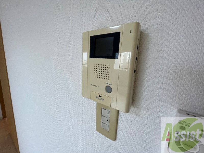 セキュリティ　ＴＶモニター付インターホンです。来客者の顔が見えるので安心！