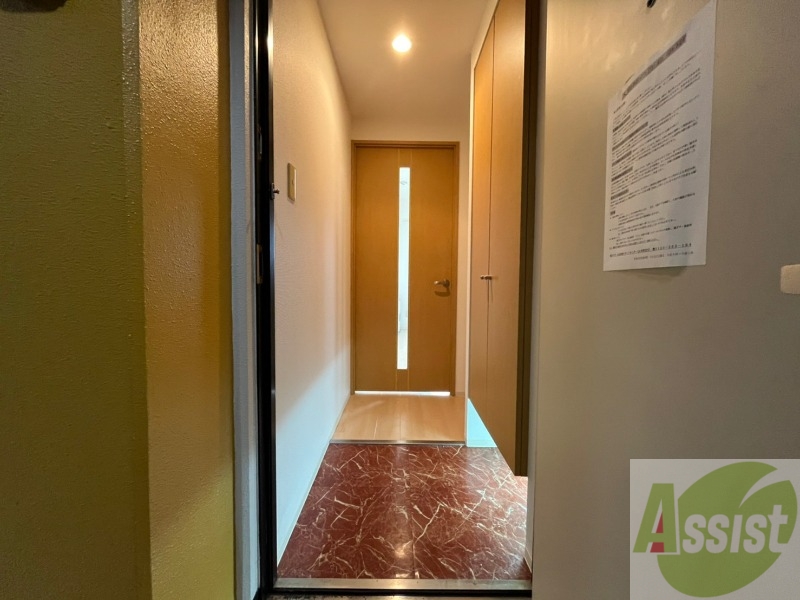 玄関　玄関の様子です。明るい印象ですね。気分もあがりそう。