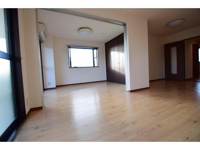 居室・リビング　居室とつなげて広く使うこともできそうですね♪