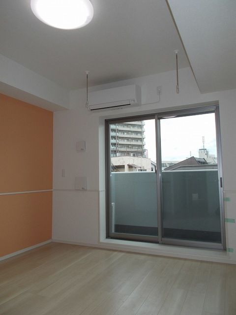 居室・リビング　☆明るい洋室☆