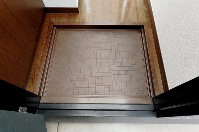 玄関　別部屋、反転タイプになります