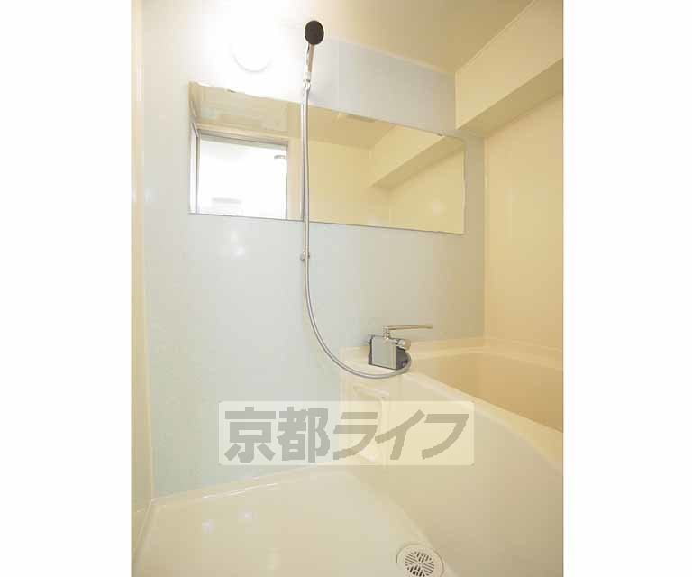 バス・シャワールーム　パステルカラーのアクセントフィルムが爽やかですね