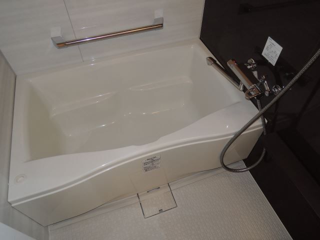 バス・シャワールーム　ゆったりしたバスです。