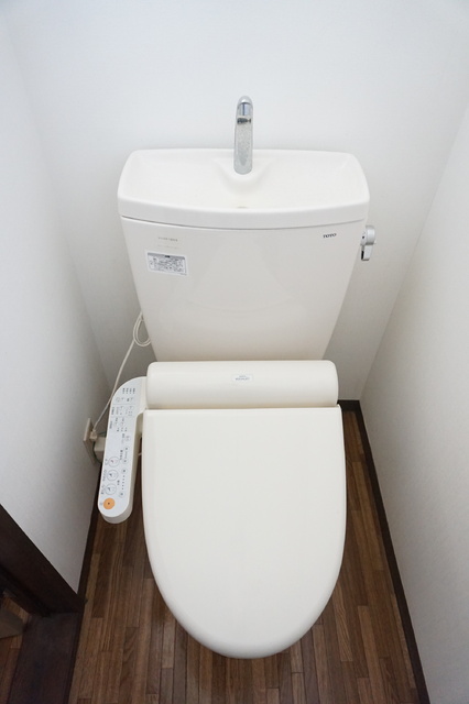 トイレ　温水洗浄便座
