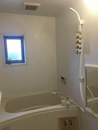 バス・シャワールーム　浴室　窓付き