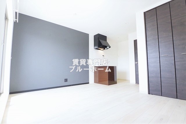 居室・リビング　9.8帖の開放感ある洋室！