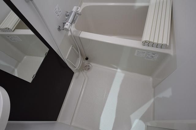 バス・シャワールーム　★清潔感のあるバスルーム・浴室乾燥機付きです★