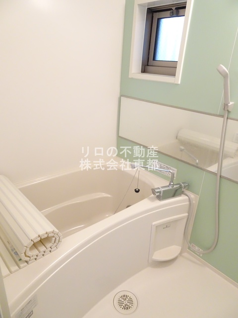 バス・シャワールーム　帰宅時間がずれても便利な追焚機能付バスルームです♪