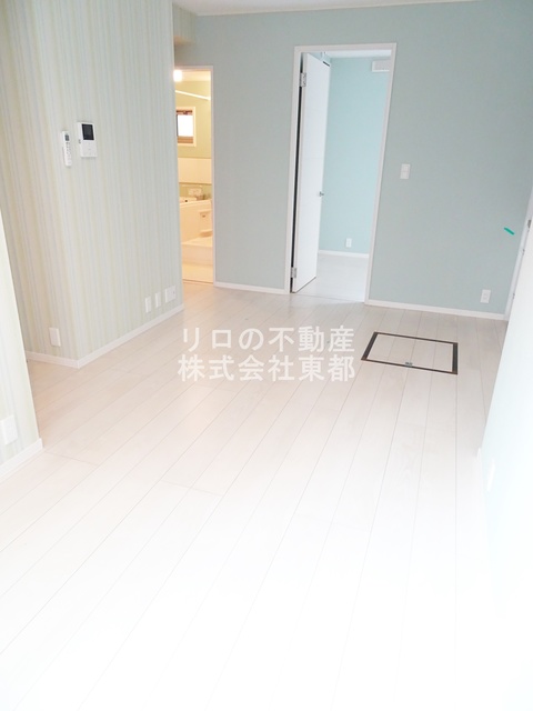 居室・リビング　自由に家具を配置できる広々としたリビングです♪