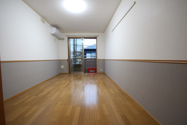 居室・リビング　ワイドな窓で通風、採光に優れたお部屋です！