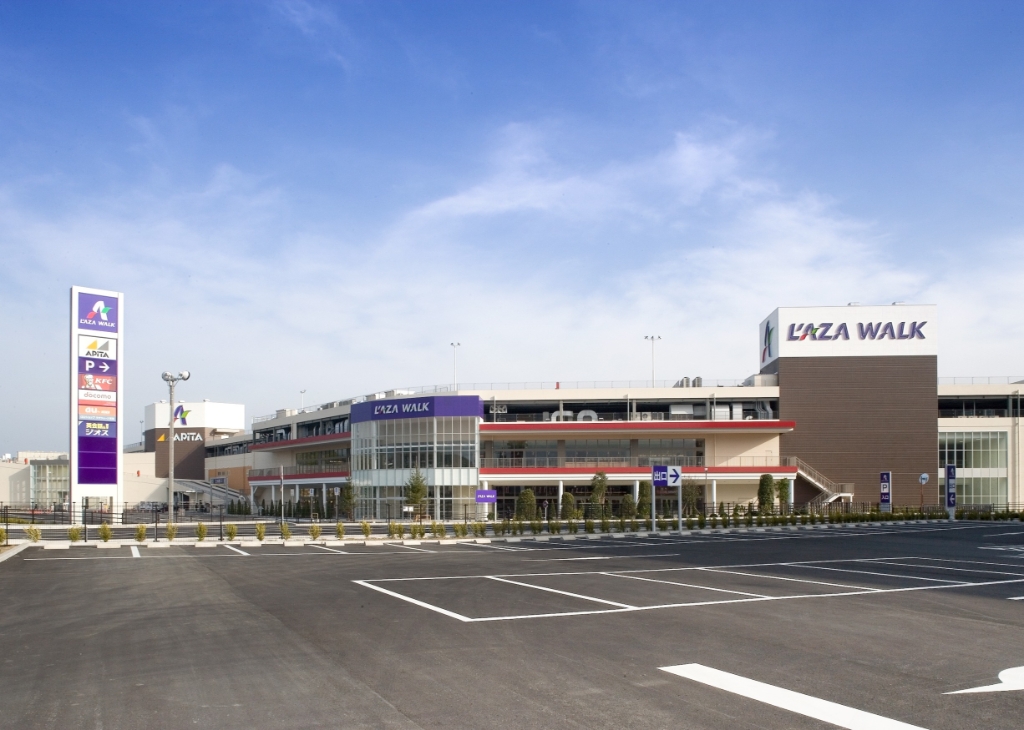 ショッピングセンター　LAZA WALK(ラザウォーク)甲斐双葉（ショッピングセンター）まで505m