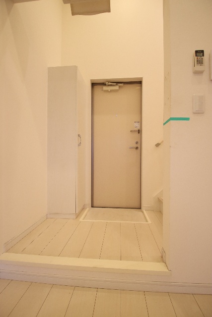 玄関　※別室の参考写真の為、現況優先です。