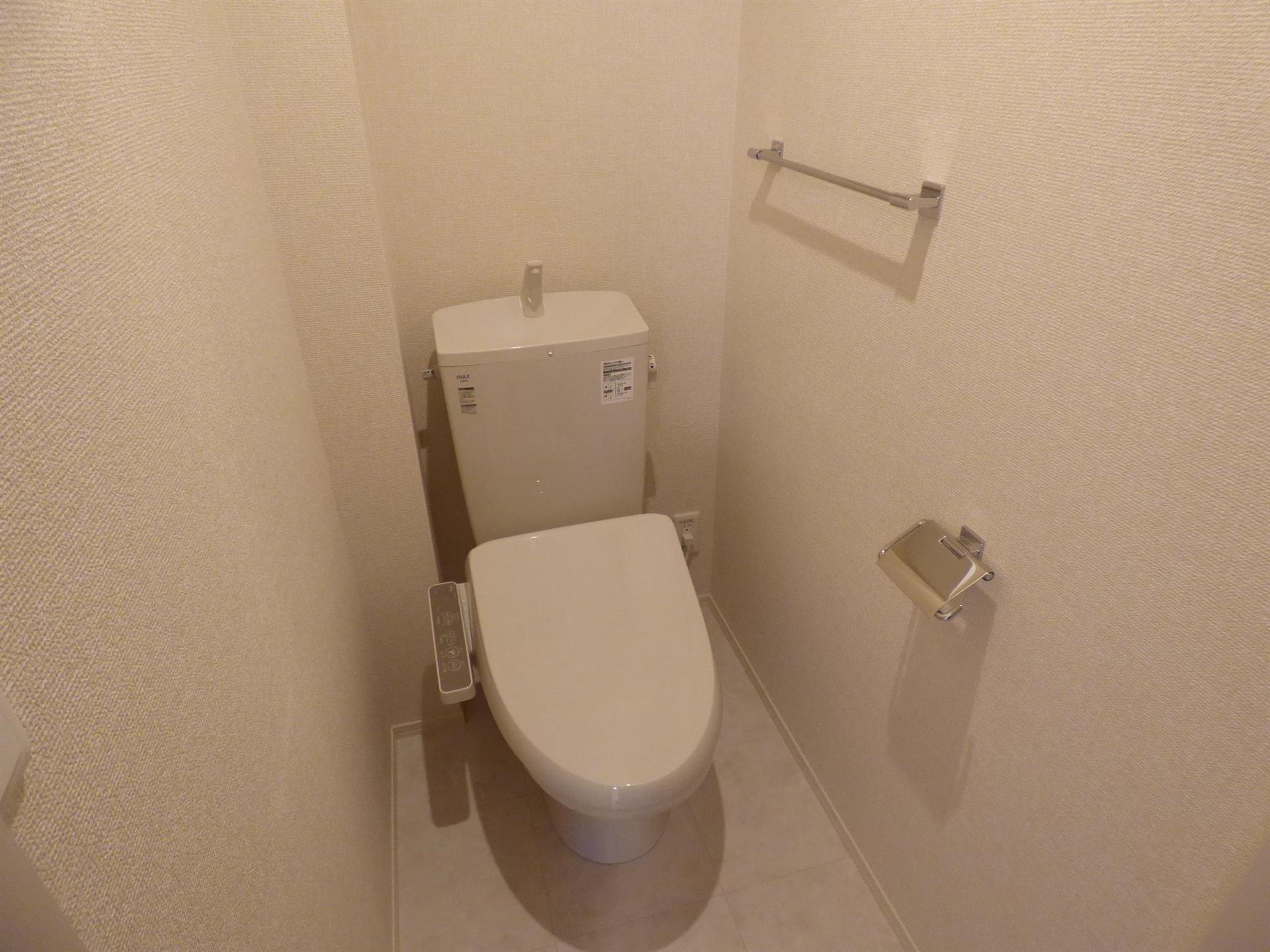 トイレ　温水洗浄便座
