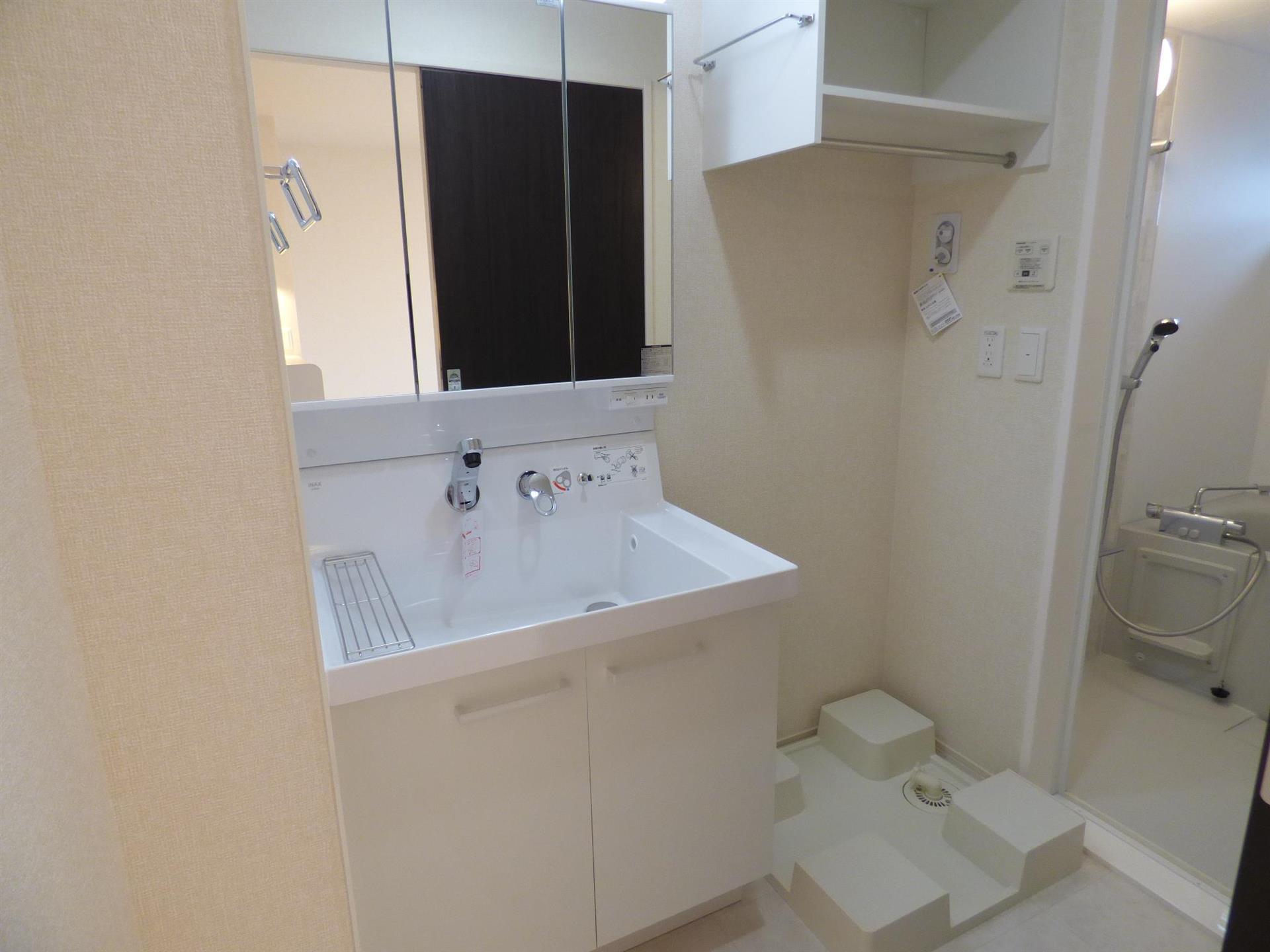 洗面設備　洗面化粧台・洗濯機置場