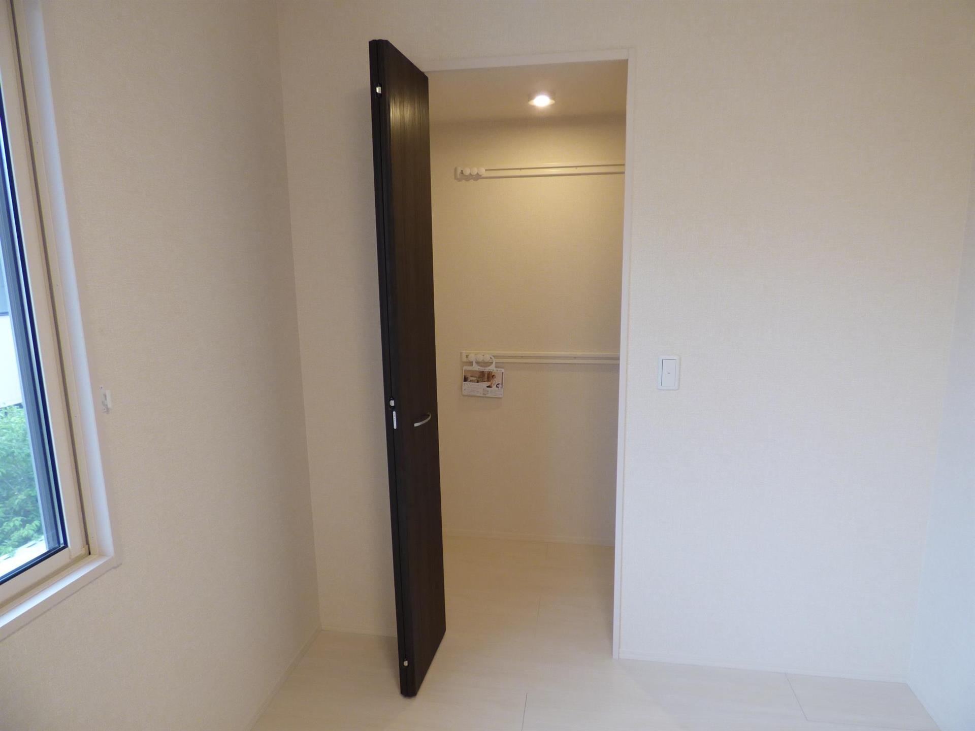 収納　ワンステップクローゼット