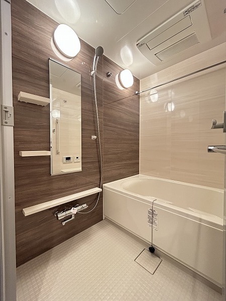 バス・シャワールーム　※写真は類似間取り別部屋。色味等異なる場合があります。