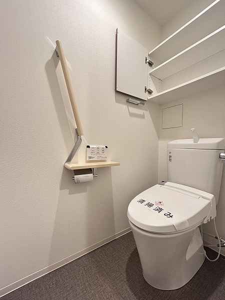 トイレ　※写真は類似間取り別部屋。色味等異なる場合があります。