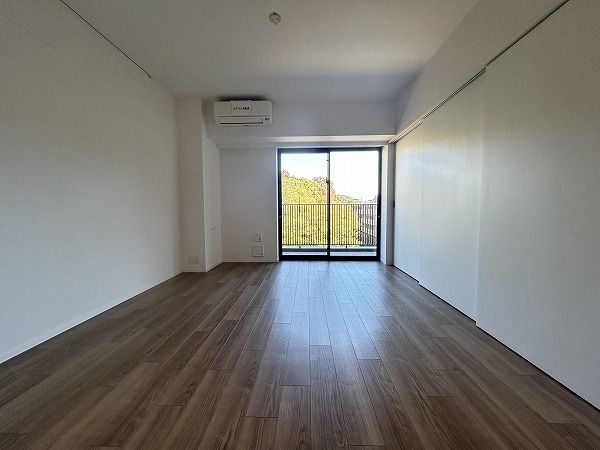 居室・リビング　※写真は類似間取り別部屋。色味等異なる場合があります。