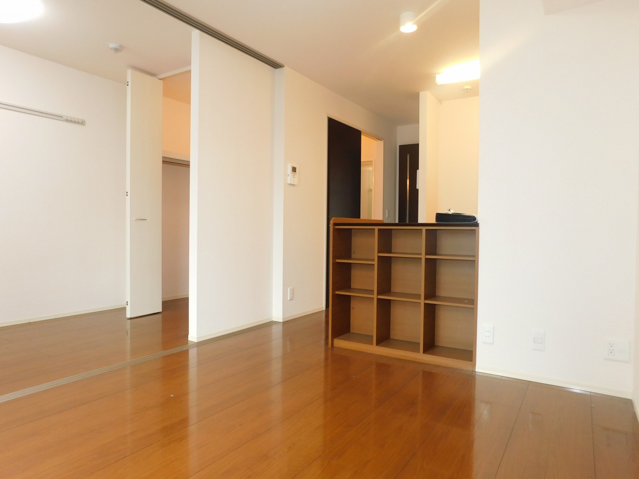 居室・リビング　※同建物同型別のお部屋