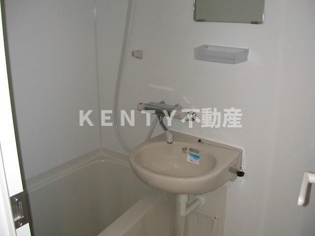 バス・シャワールーム　コンパクトで使いやすいお風呂です