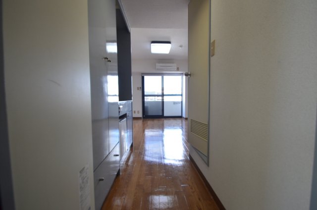 居室・リビング　玄関から見た室内です☆