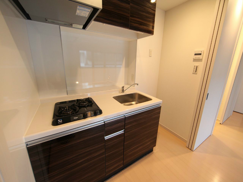 キッチン　システムキッチン（ガス2口付）冷蔵庫・レンジ等ご用意できます