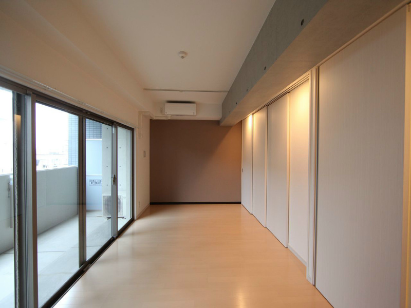 その他　洋室9.4帖　エアコン完備