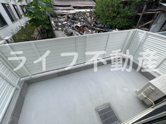 バルコニー　お洗濯にも便利なバルコニー付き