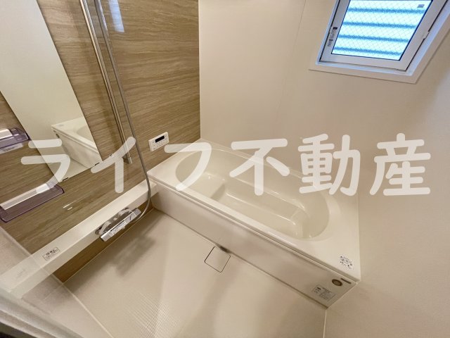 バス・シャワールーム　コンパクトで使いやすいお風呂です