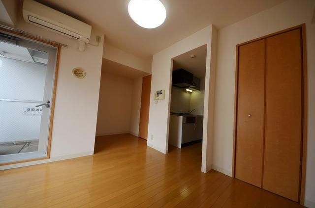 居室・リビング　※別部屋の参考写真です。