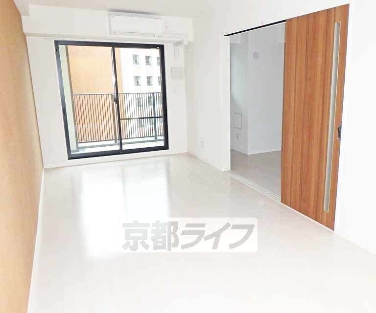 居室・リビング　広々としたリビングルームです。