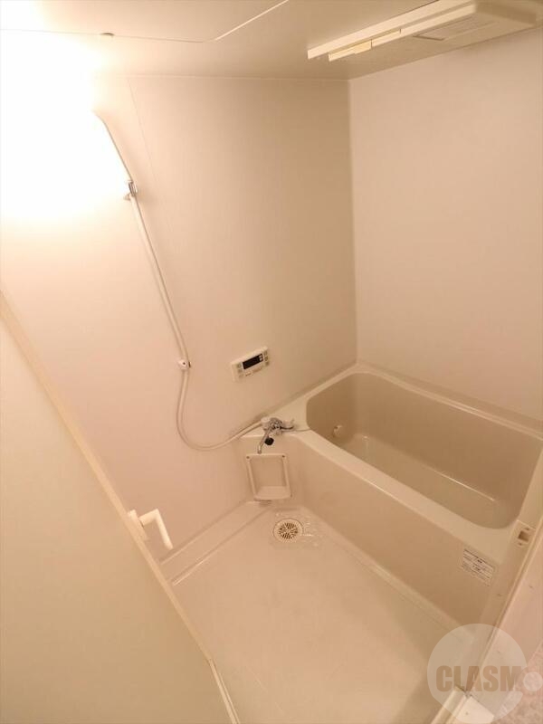 バス・シャワールーム　清潔感のあるバスルーム