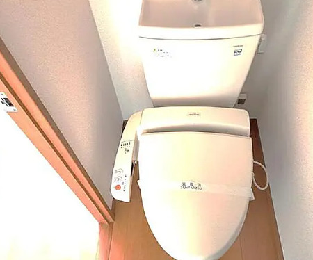 トイレ　別部屋の写真を使用しております。