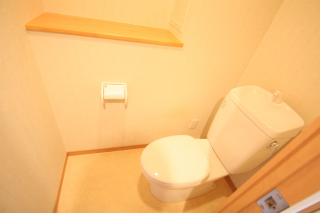 トイレ　※別室の参考写真の為、現況優先です。