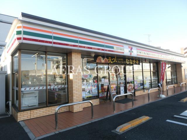 コンビニ　セブンイレブン西新井駅東店（コンビニ）まで200m
