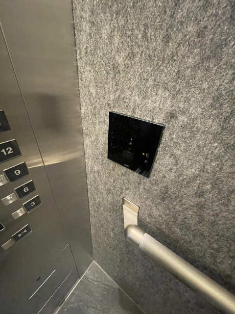 セキュリティ　エレベーターは鍵に登録されたフロアのみ到着可能です