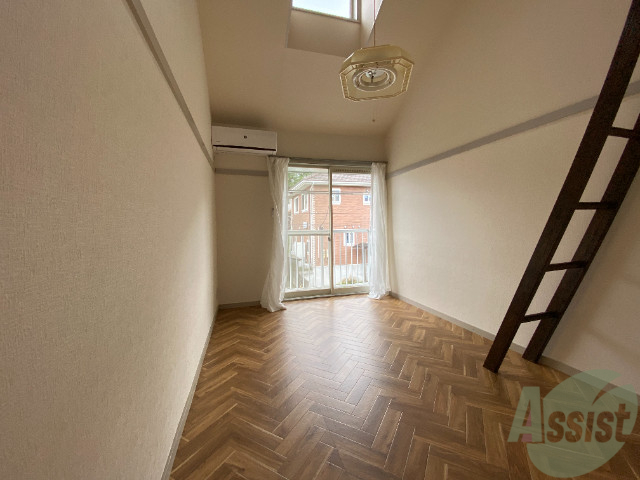 居室・リビング　７．５帖の洋室です。奥行きがあり使い勝手の良いお部屋です。