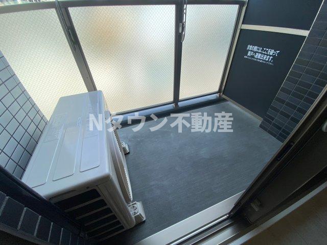 バルコニー　暖かな日差しのふりそそぐバルコニー