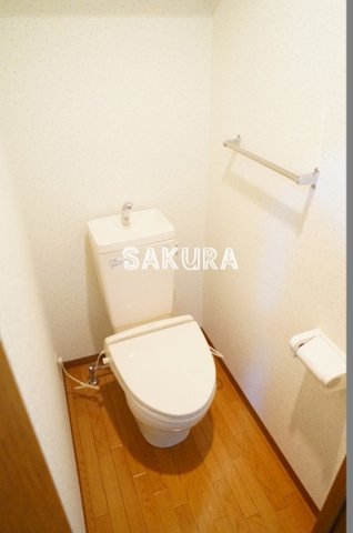 トイレ　落ち着いた色調のトイレです♪