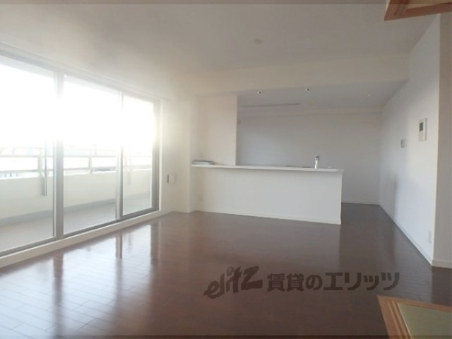 居室・リビング　綺麗な室内です。