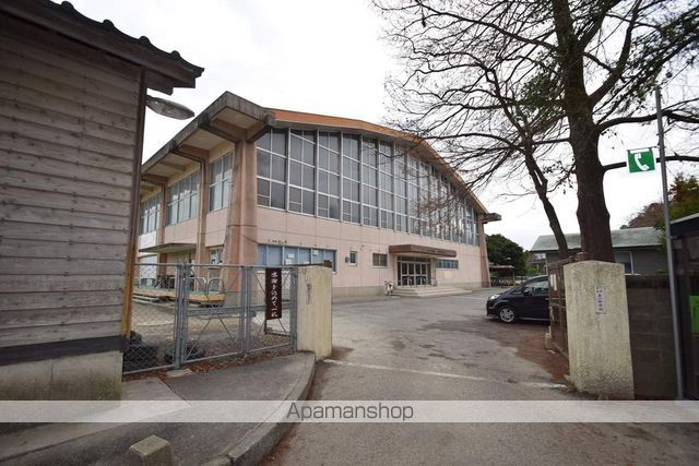 中学校　第一中学校（中学校）まで698m