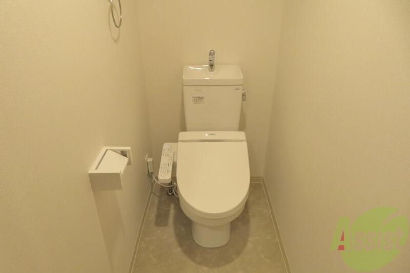 トイレ　シンプルかつオーソドックスでキレイな新品トイレです。
